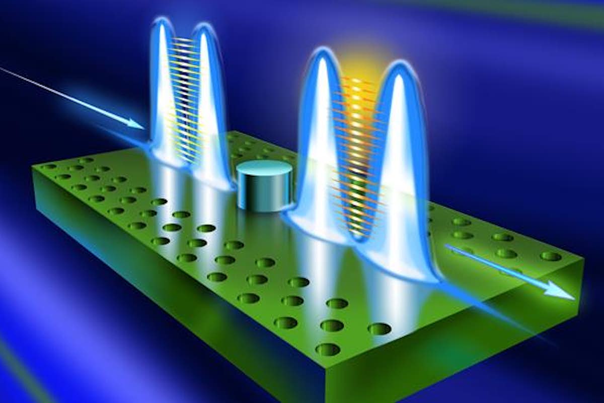 Jung-Tsung Shen, associate professor in the Department of Electrical & Systems Engineering, has developed a deterministic, high-fidelity, two-bit quantum logic gate that takes advantage of a new form of light. This new logic gate is orders of magnitude more efficient than the current technology. (Image: Courtesy Jung-Tsung Shen)